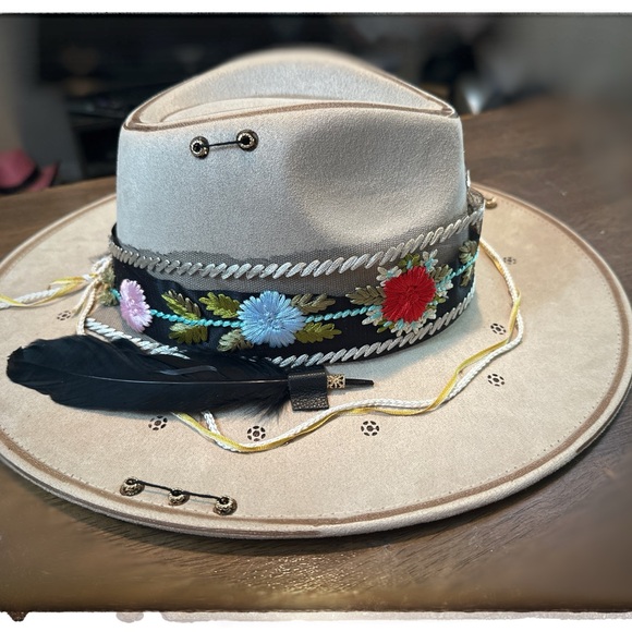 Beautiful neutral Fedora hat sz 7. Ultra suede - Picture 2 of 3